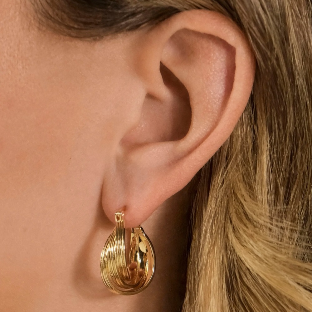 Elegant Gold Hoop Earrings